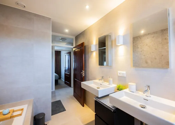 Supreme 75m2 Two-bedroom - Vw142 *